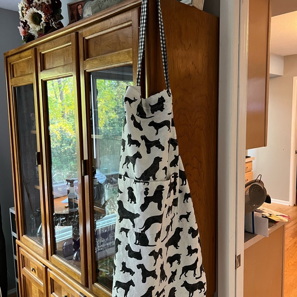 🐾 Design Imports 100% Cotton Apron – Black Dog Silhouette Print
💰 Price: $22